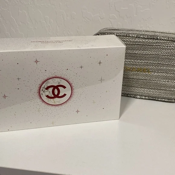 🖤🖤🖤Chanel Cosmetics Bag 🖤🖤🖤 - Picture 3 of 3